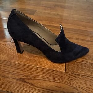 Navy Pumps